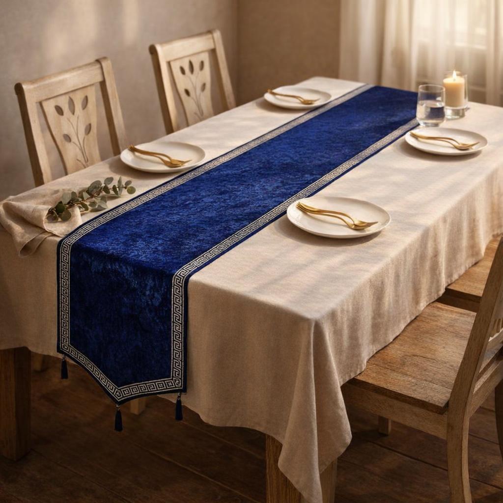 silver-table-runner