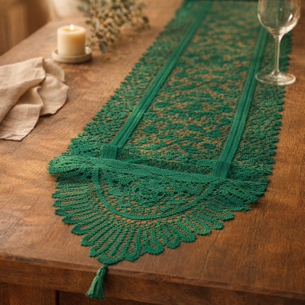 green-christmas-table-runner