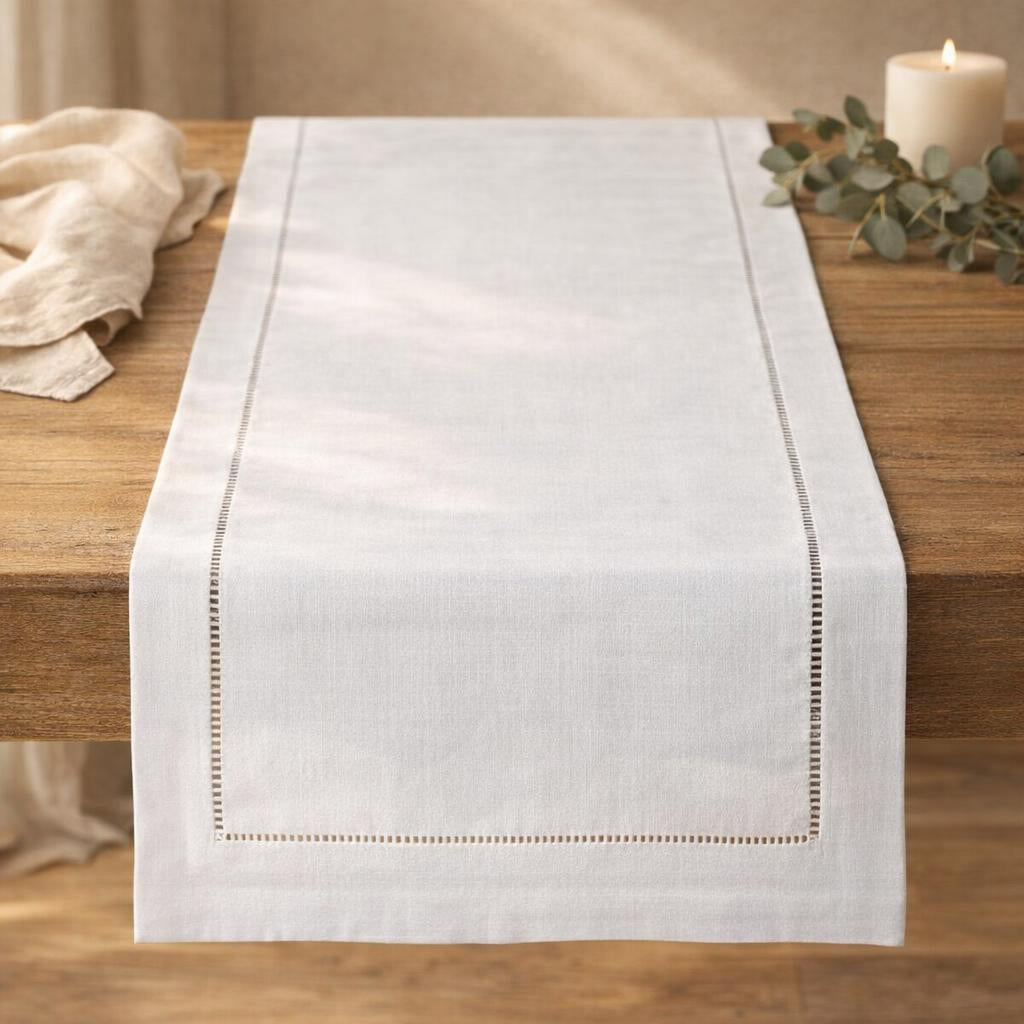 red-and-white-table-runner